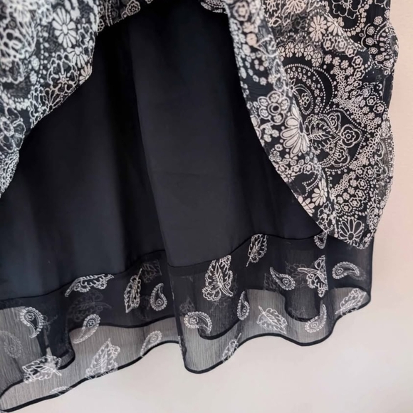 2/$20 Joe Fresh Navy White Paisley Ruffle Tiered Dress Flutter Sleeve Medium - Picture 3 of 7